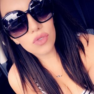 Meet your Posher, Kendra